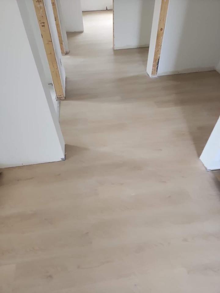 Installation de plancher bois franc Laval